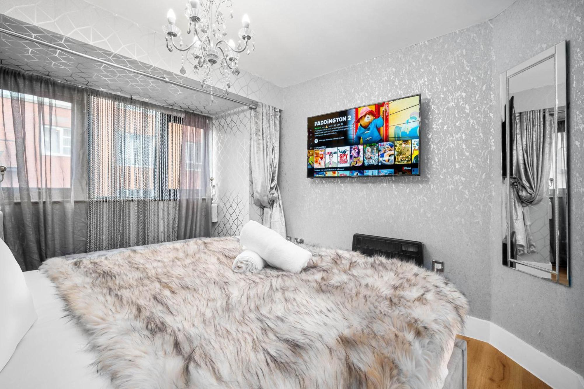 Luxury 1 Bed Flat With Parking 11K - Top Rated - Netflix - Wifi - 70 Inch Smart Tv - Birmingham City Centre - Tv In Bedroom - Top Rated מראה חיצוני תמונה