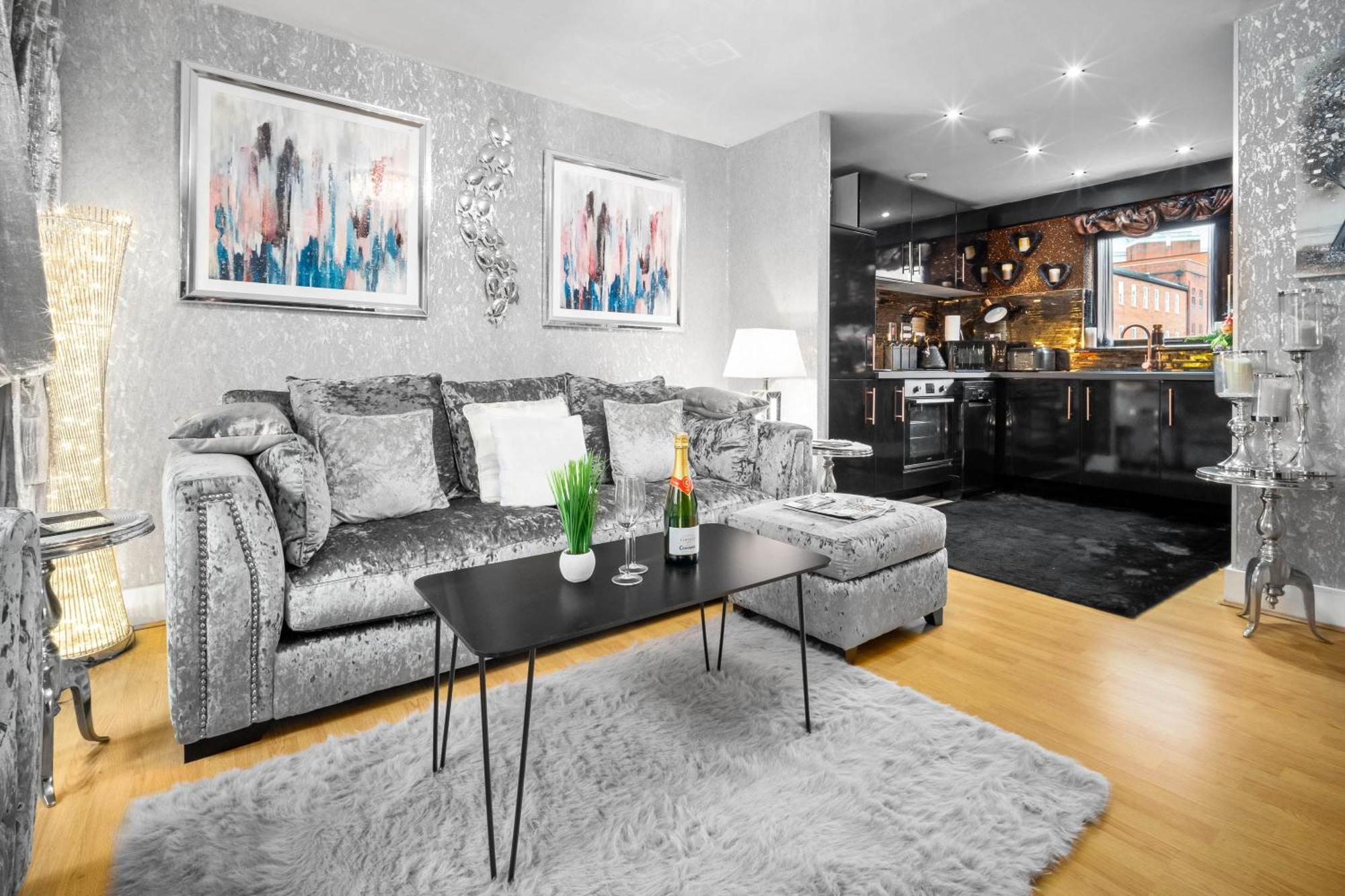 Luxury 1 Bed Flat With Parking 11K - Top Rated - Netflix - Wifi - 70 Inch Smart Tv - Birmingham City Centre - Tv In Bedroom - Top Rated מראה חיצוני תמונה