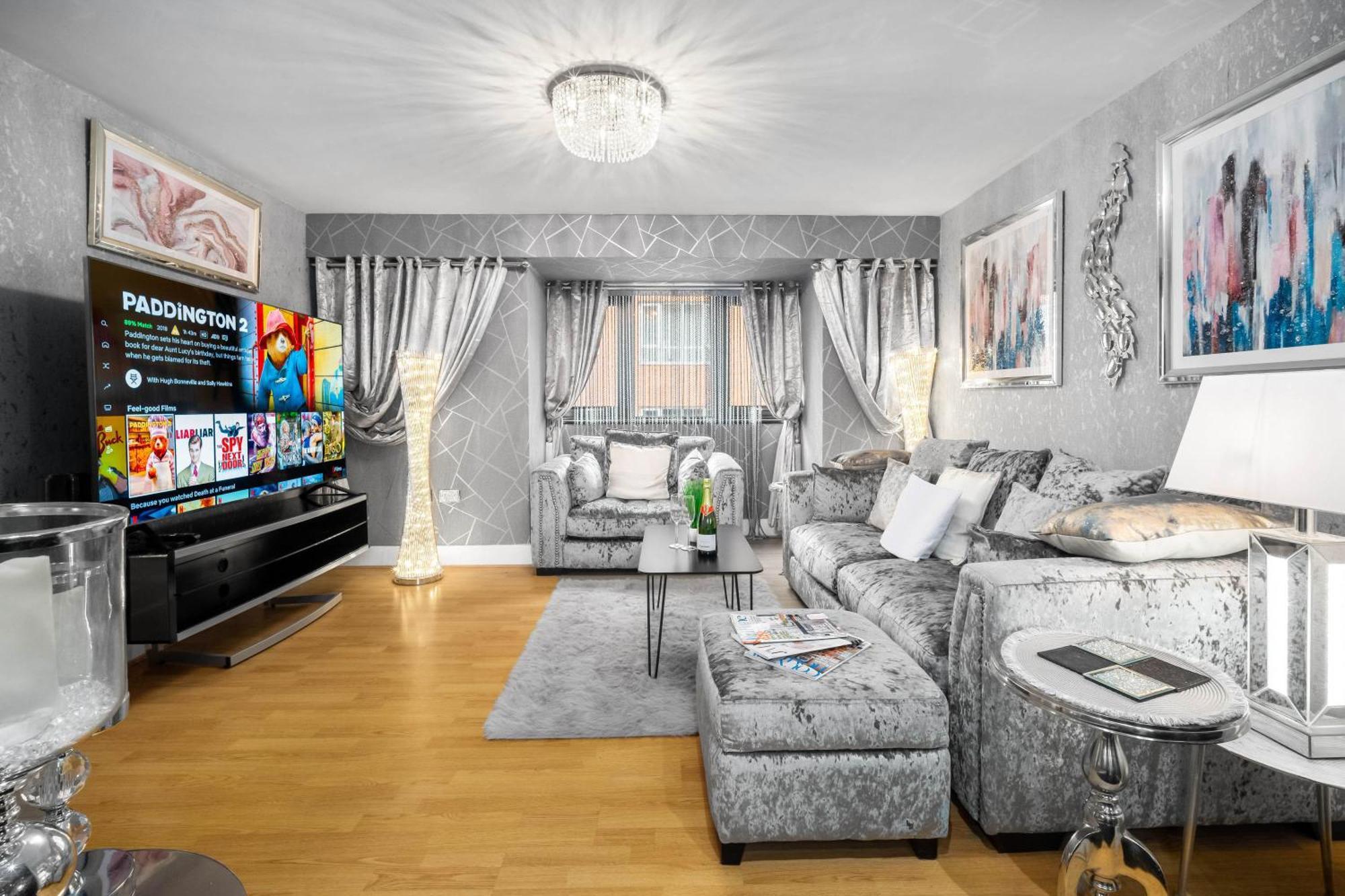 Luxury 1 Bed Flat With Parking 11K - Top Rated - Netflix - Wifi - 70 Inch Smart Tv - Birmingham City Centre - Tv In Bedroom - Top Rated מראה חיצוני תמונה