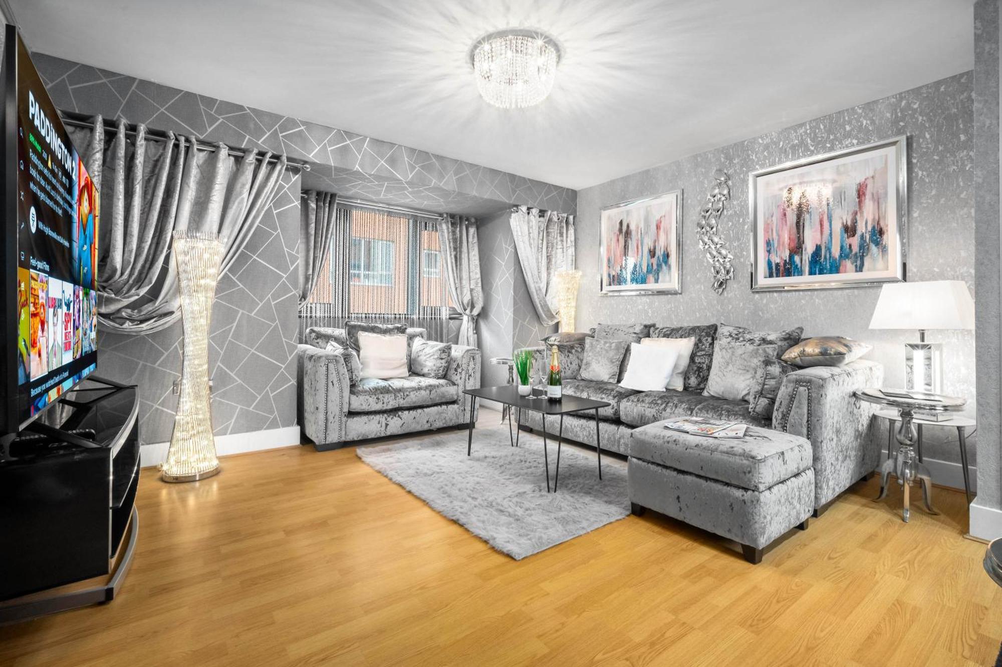 Luxury 1 Bed Flat With Parking 11K - Top Rated - Netflix - Wifi - 70 Inch Smart Tv - Birmingham City Centre - Tv In Bedroom - Top Rated מראה חיצוני תמונה