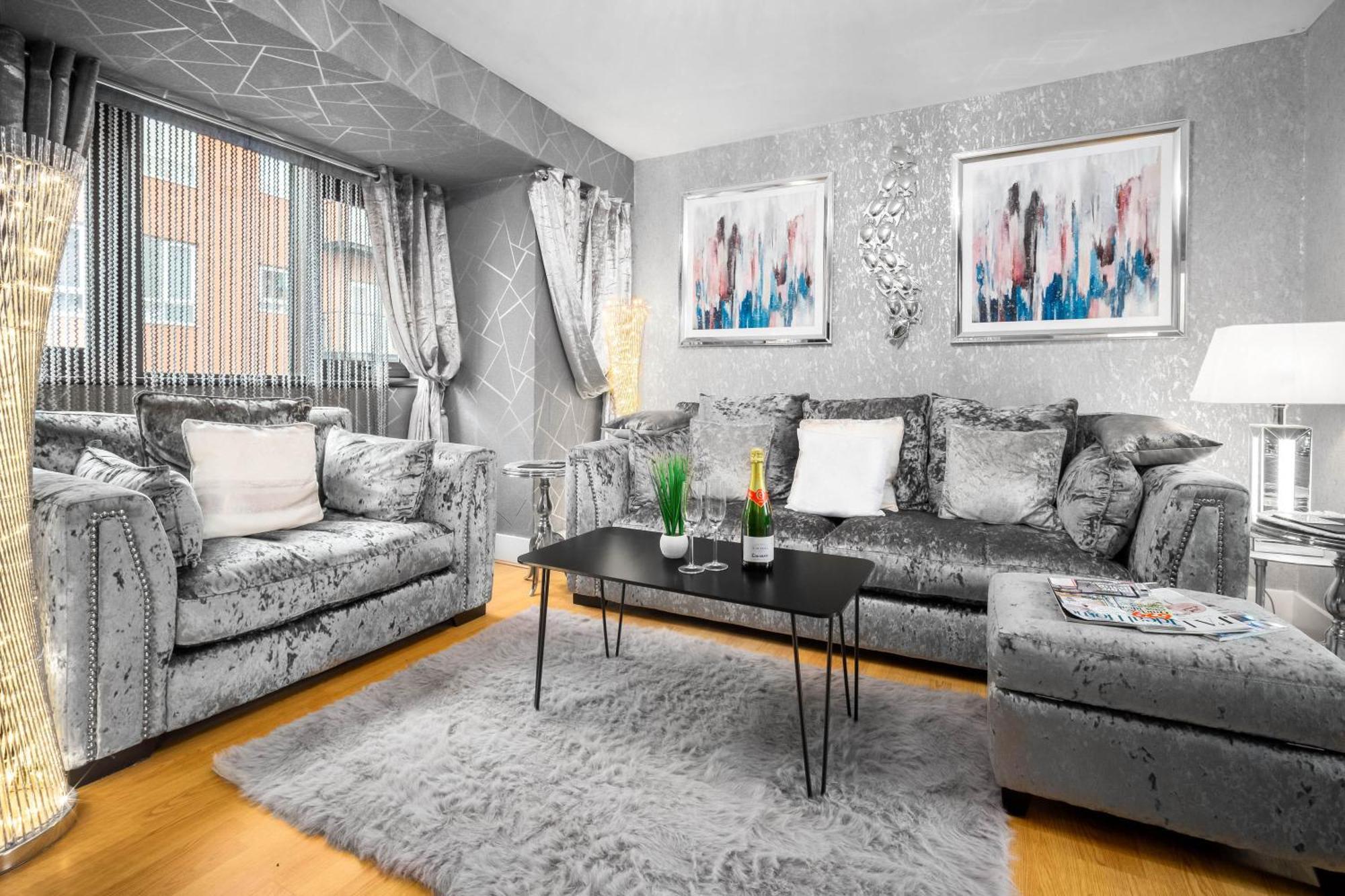 Luxury 1 Bed Flat With Parking 11K - Top Rated - Netflix - Wifi - 70 Inch Smart Tv - Birmingham City Centre - Tv In Bedroom - Top Rated מראה חיצוני תמונה